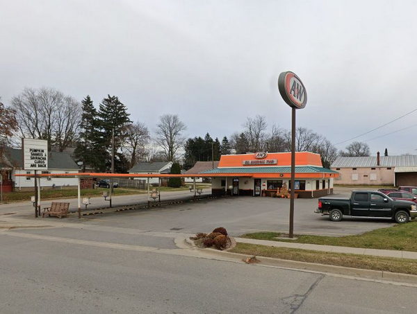 A&W Restaurant - Yale - 208 N Main St